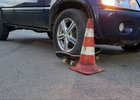 ДТП со скейтбордисткой. Скриншот видео Госавтоинспекции по Иркутской области