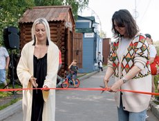 Инга Корочкина и Елена Полетаева перерезали ленточку на торжественном открытии проекта