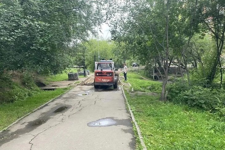 Ремонт тропинок. Фото пресс-службы администрации Иркутска
