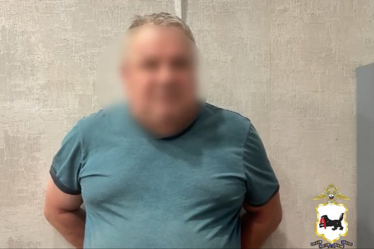 Задержанный мужчина. Скриншот видео пресс-службы ГУ МВД России по Иркутской области