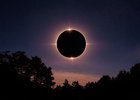 Солнечное затмение. Изображение сгенерировано с помощью нейросети GigaChat