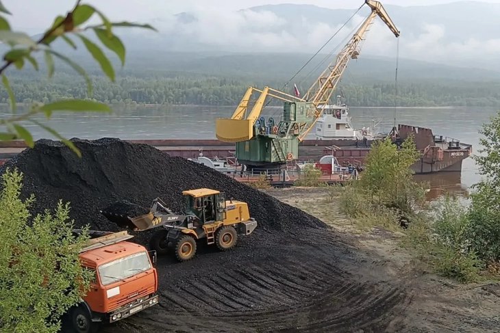 Завоз топлива. Фото пресс-службы правительства Иркутской области