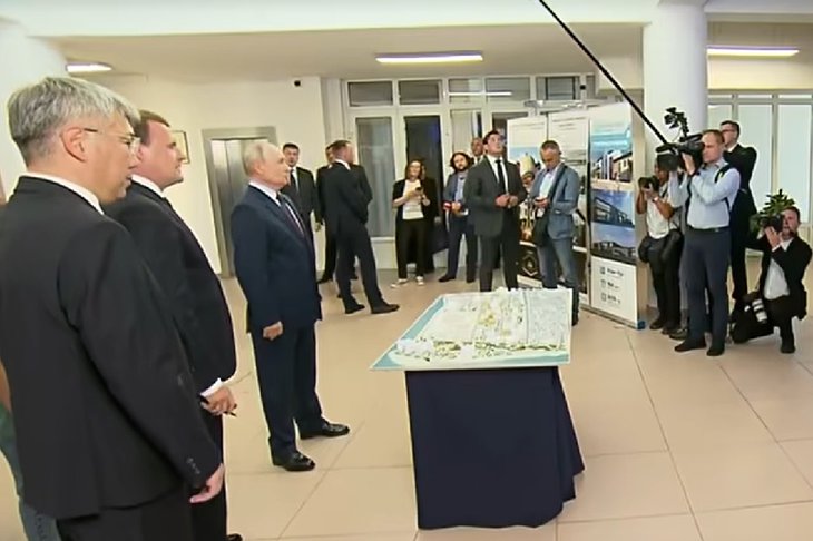 Владимир Путин в БГУ. Скриншот видео из  канала «Кремль. Новости» в мессенджере «Макс»