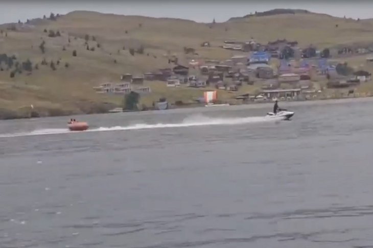 Водоем. Скриншот видео пресс-службы ГУ МЧС России по Иркутской области