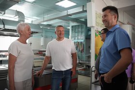 Игорь Кобзев в Усольском районе. Фото пресс-службы правительства Иркутской области