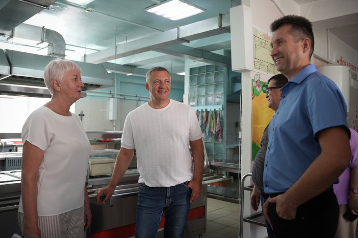 Игорь Кобзев в Усольском районе. Фото пресс-службы правительства Иркутской области