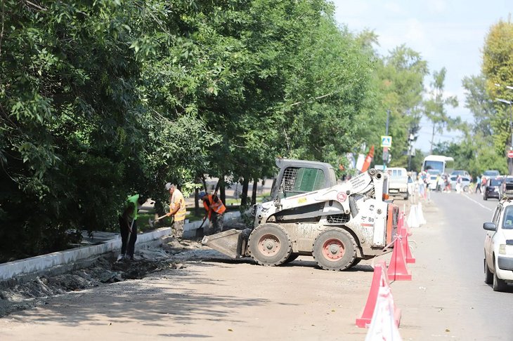 Ремонт тротуара. Фото пресс-службы мэрии Иркутска