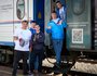 Сопровождают выставку активисты движения «Волонтеры Победы». Они помогают на входе, выдают аудиогиды и ведут экскурсионные группы.