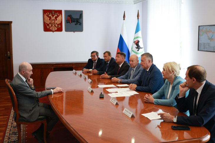 Встреча. Фото пресс-службы правительства Иркутской области