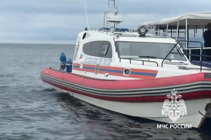 Лодка. Скриншот видео пресс-службы ГУ МЧС России по Иркутской области
