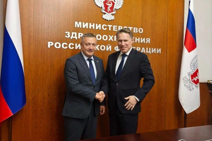 Игорь Кобзев и Михаил Мурашко. Фото пресс-службы правительства Иркутской области