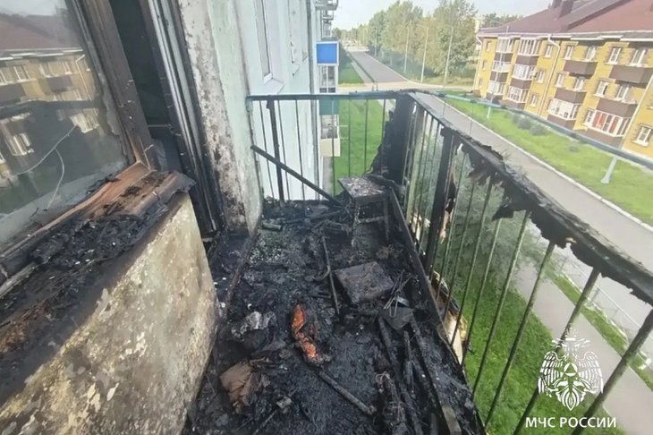 Пожар на балконе. Фото ГУ МЧС России по Иркутской области