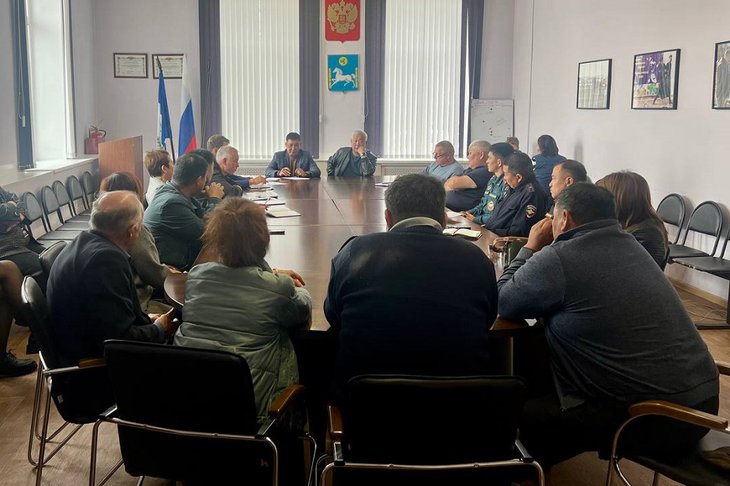 Совещание. Фото из соцсетей Геннадия Осодоева