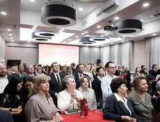 В мероприятии приняли участие около 300 человек, включая дружественных деятелей различных кругов, представителей аккредитованного в Иркутске консульского корпуса и китайских компаний.