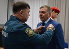 Награждение Евгения Юмашева. Фото из соцсетей администрации Бодайбо и района
