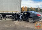 ДТП с седаном и большегрузом. Скриншот видео Госавтоинспекции Иркутской области