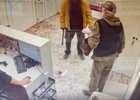 Момент драки. Скриншот видео из телеграм-канала «Жел Илим»