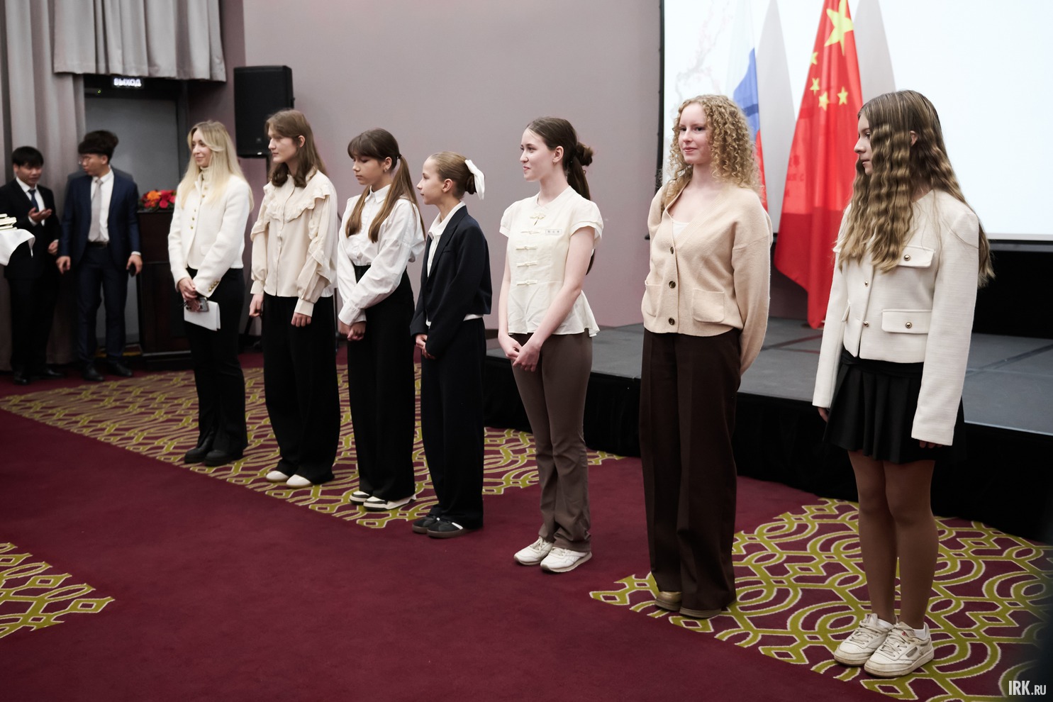 На приёме состоялась церемония награждения победителей творческого конкурса «Китайско-российская дружба: Дух юношества».