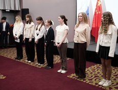 На приёме состоялась церемония награждения победителей творческого конкурса «Китайско-российская дружба: Дух юношества».