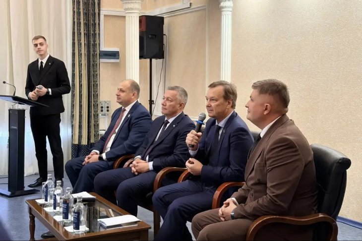 Совещание. Фото пресс-службы администрации Братска