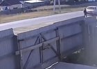 Момент ДТП. Скриншот видео пресс-службы Госавтоинспекции Иркутской области