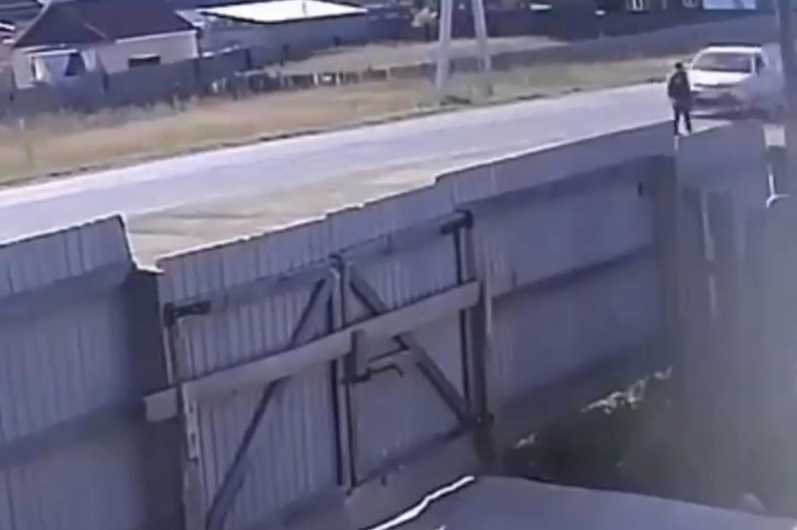 Момент ДТП. Скриншот видео пресс-службы Госавтоинспекции Иркутской области
