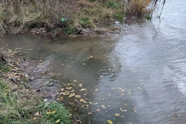 Стоки в Ангаре. Фото Байкальской межрегиональной природоохранной прокуратуры