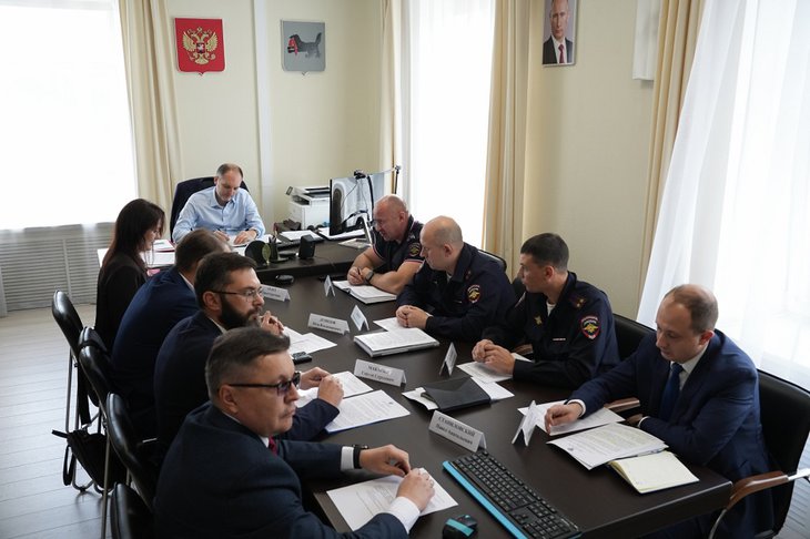Совещание. Фото пресс-службы правительства Приангарья