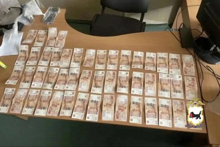 Деньги. Фото пресс-службы ГУ МВД России по Иркутской области