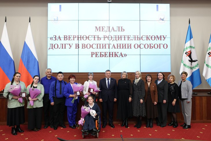Награжденные. Фото пресс-службы правительства Иркутской области