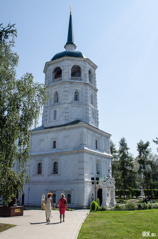 Первопроходцы несли хоругвь с иконой Спаса Нерукотворного Образа. Позже хоругви ставили в первых храмах, поэтому первая церковь города Иркутска называется Спасской.