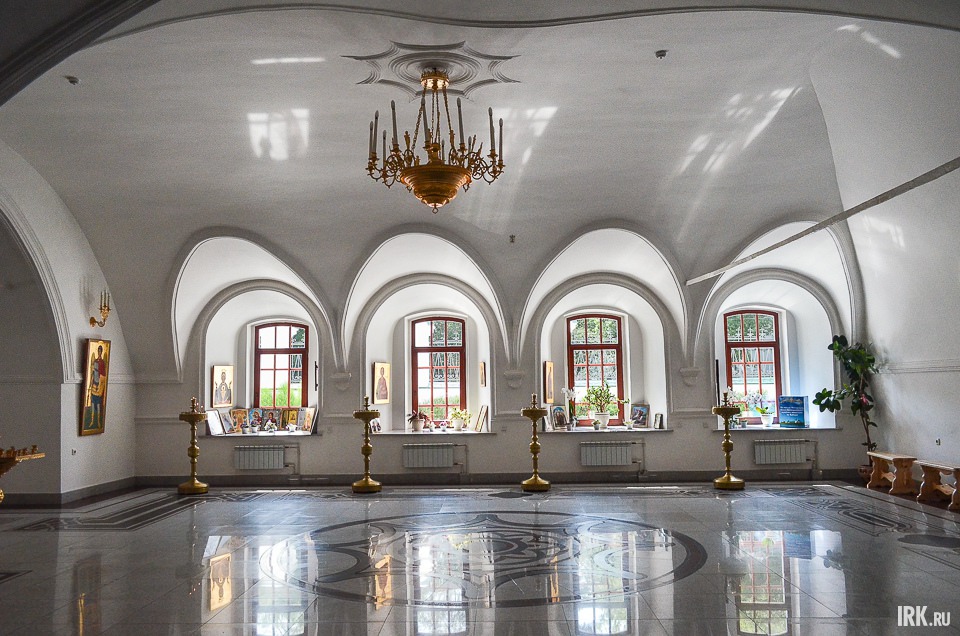 В 30-х годах Харлампиевская церковь была закрыта для богослужений. В советские годы здесь размещалось студенческое общежитие.