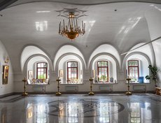 В 30-х годах Харлампиевская церковь была закрыта для богослужений. В советские годы здесь размещалось студенческое общежитие.