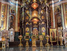 В Иркутском храме Иконы Казанской Божией матери установлен уникальный иконостас. Он вырезан из редкого индийского гранита. Вес 70 тонн, высота более 13 метров. Мастера из Китая трудились над ним три года.