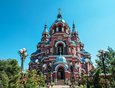 Казанская церковь (ул. Баррикад, 34/1) входит в десятку красивейших храмов России. Архитектура здания выполнена в русско-византийском стиле.