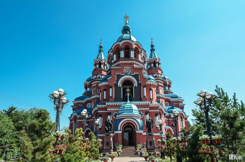 Казанская церковь (ул. Баррикад, 34/1) входит в десятку красивейших храмов России. Архитектура здания выполнена в русско-византийском стиле.