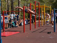 22 августа на острове Юность прошли соревнования по стрит-воркауту.