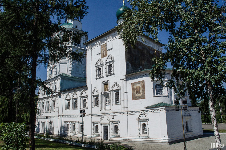 В начале 19 века храм был расписан.