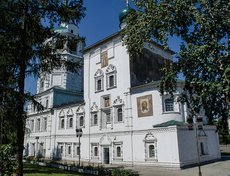 В начале 19 века храм был расписан.