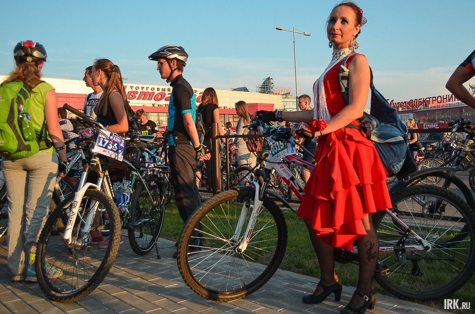 В этом году организаторами было предложено сделать не просто велозаезд, а настоящий велокарнавал. Для этого участникам нужно было придумать себе необычный образ.