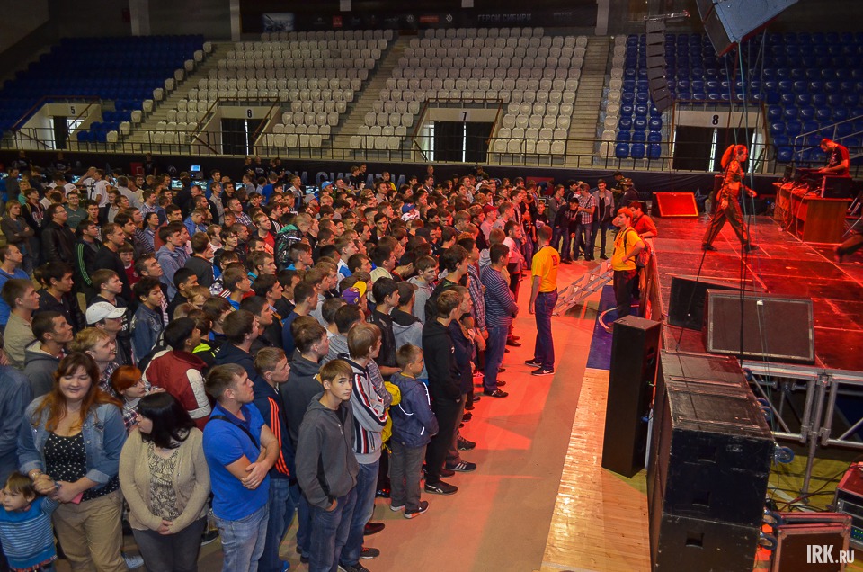В Иркутске на турнир собралось около 2 тысяч человек. Всего в Иркутске и области официально зарегистрировано около 180 тысяч игроков в World of Tanks.