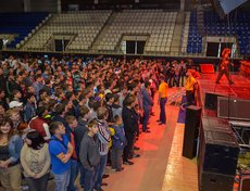 В Иркутске на турнир собралось около 2 тысяч человек. Всего в Иркутске и области официально зарегистрировано около 180 тысяч игроков в World of Tanks.