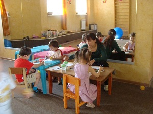 В детском саду. Фото с сайта www.unicumkids.ru