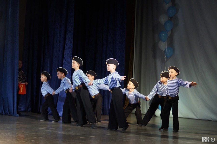 Участников распредели по возрастным категориям. В первый день свое хореографическое мастерство показывали дети