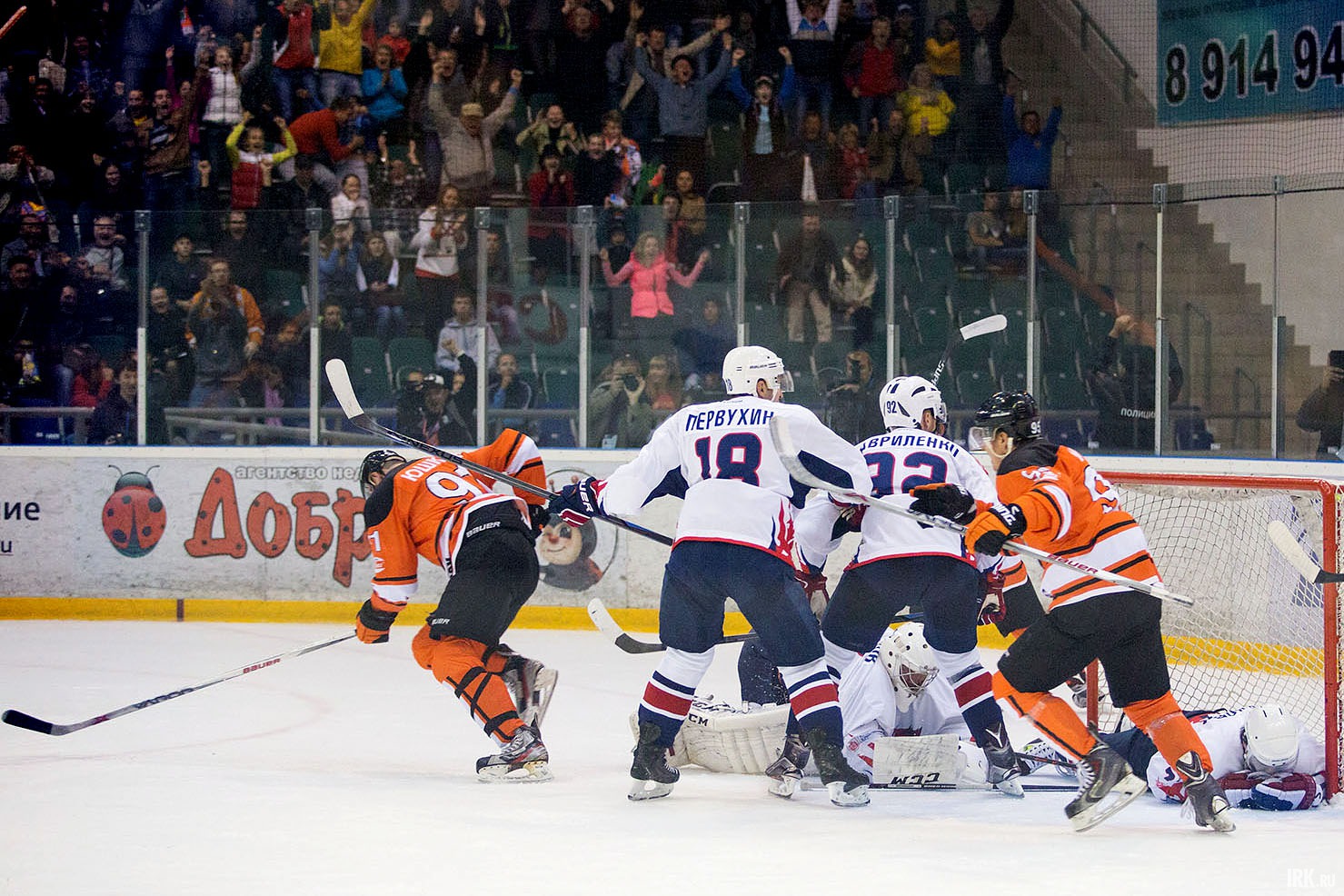 Ангарские хоккеисты сравняли счет на 35-й минуте, но на 44-й красноярцы вернули преимущество.