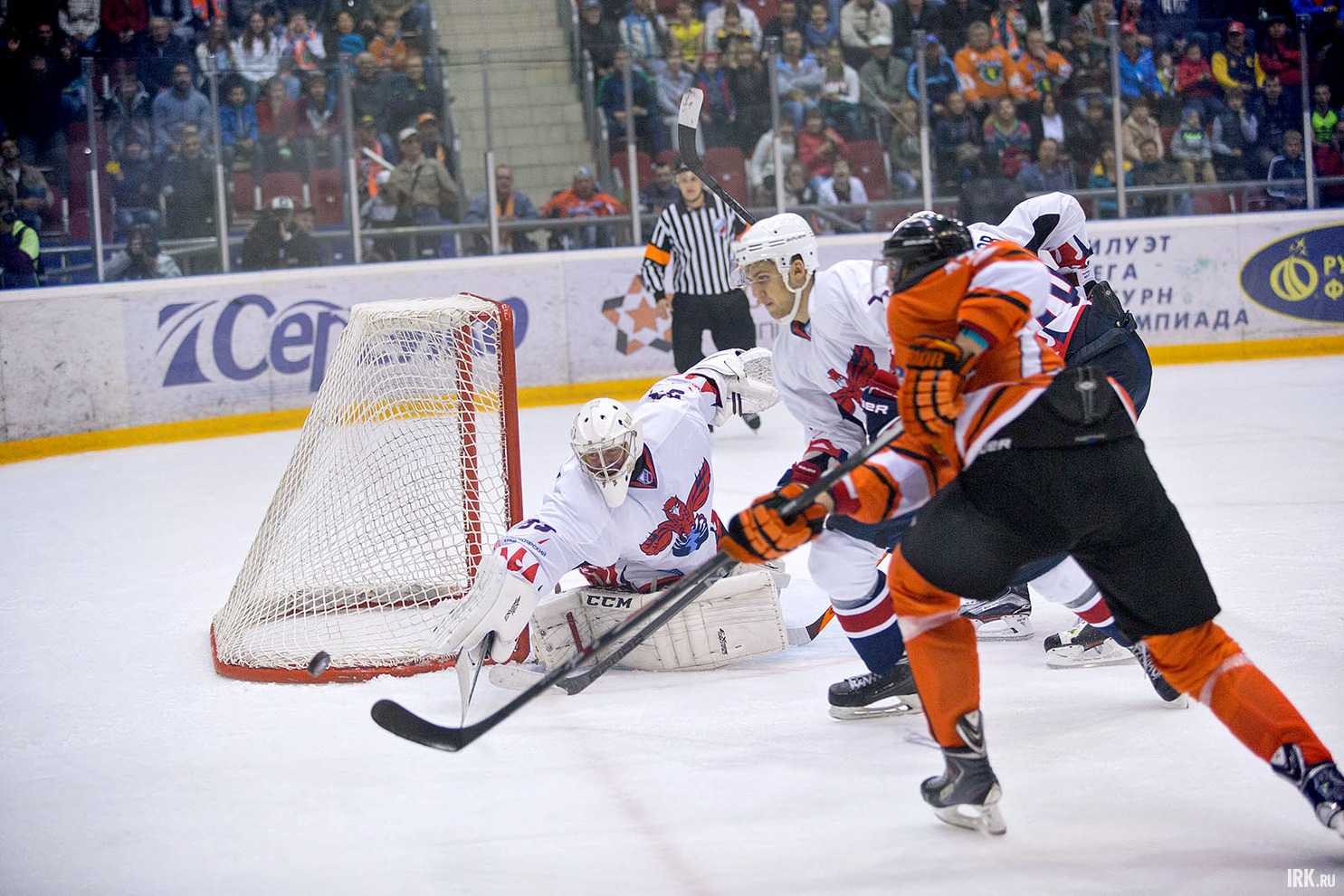 Хозяевам удалось забить вторую шайбу на 59-й минуте.