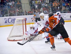 Хозяевам удалось забить вторую шайбу на 59-й минуте.