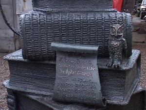 Памятник учителю в Черемхово. Фото с сайта www.gazetairkutsk.ru