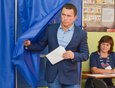 Свой голос также отдал мэр Иркутска Дмитрий Бердников.