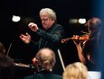 В концерте принял участие Губернаторский симфонический оркестр под управлением заслуженного деятеля искусств России Илмара Лапиньша.